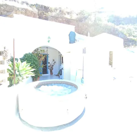 Andenes Cave Chalet *