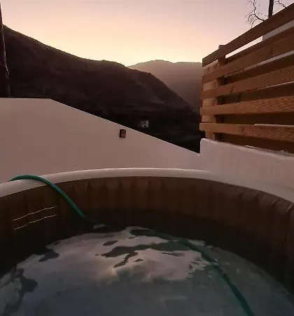 Andenes Cave Chalet