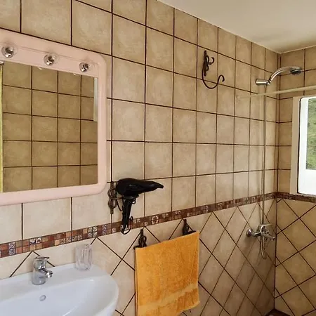 Andenes Cave בקתה *