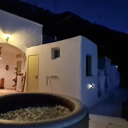 シャレー Andenes Cave *